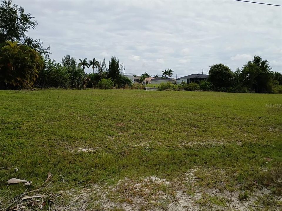 На продажу: $93,000 (0.23 acres)