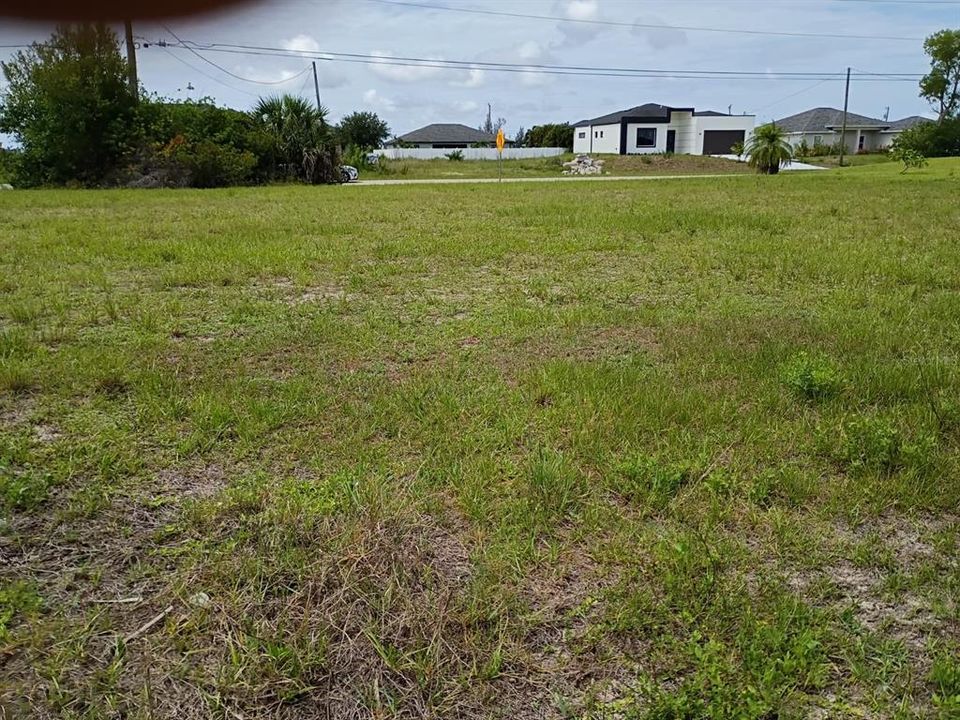 На продажу: $93,000 (0.23 acres)