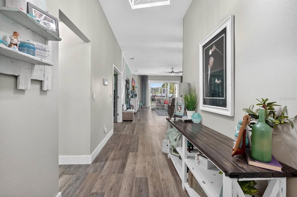 En Venta: $424,900 (4 camas, 3 baños, 2363 Pies cuadrados)