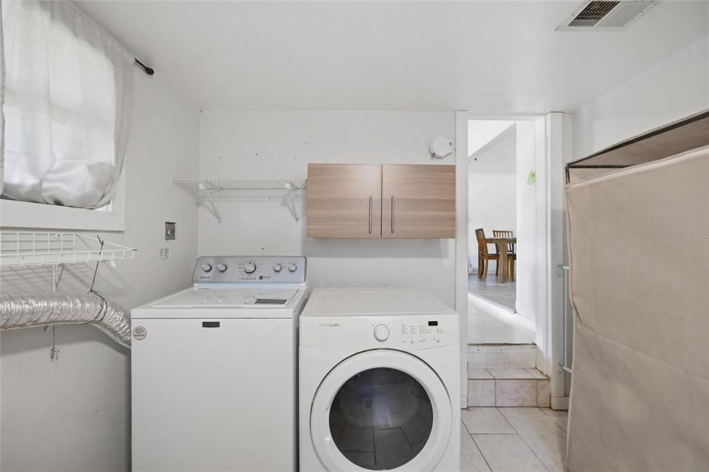 For Sale: $355,000 (3 beds, 2 baths, 1584 Square Feet)