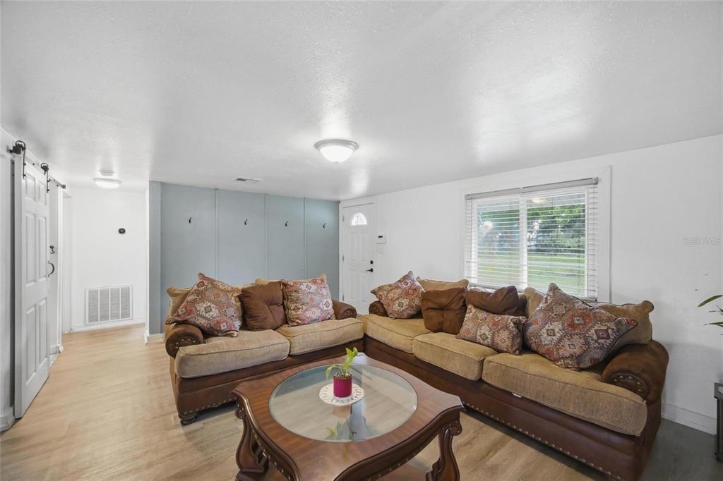 For Sale: $355,000 (3 beds, 2 baths, 1584 Square Feet)