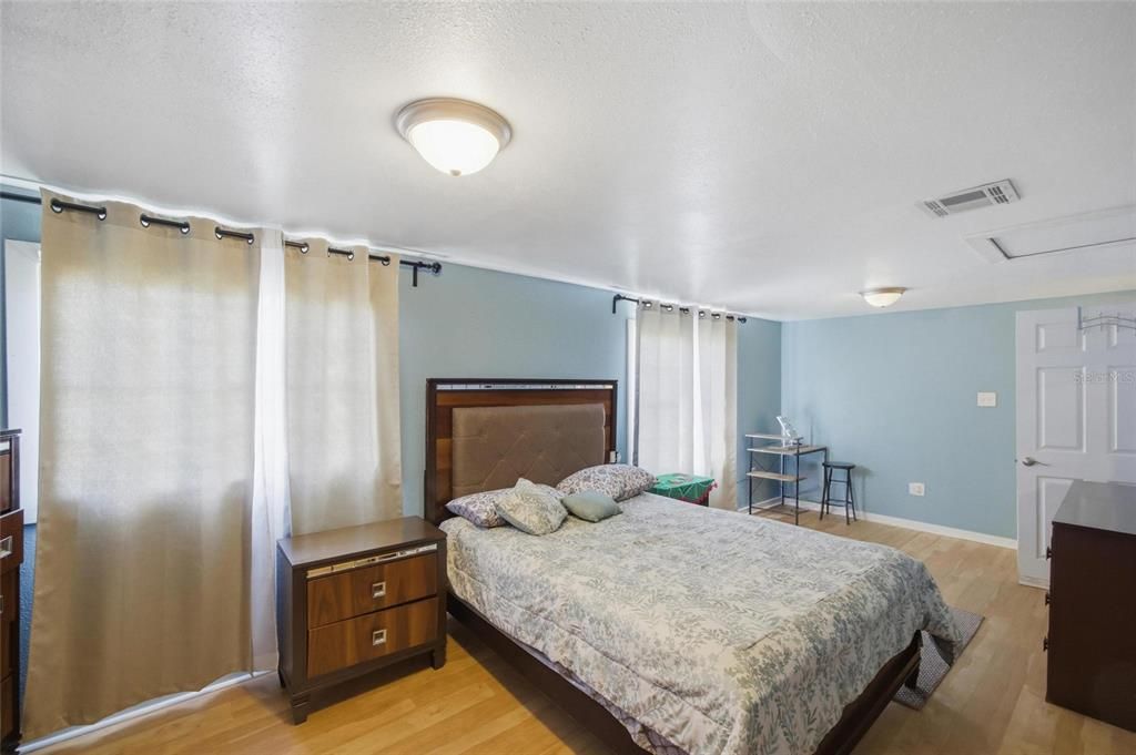 For Sale: $355,000 (3 beds, 2 baths, 1584 Square Feet)