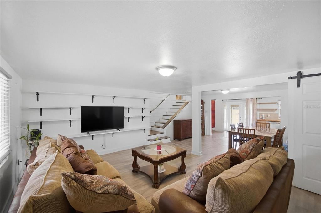 For Sale: $355,000 (3 beds, 2 baths, 1584 Square Feet)
