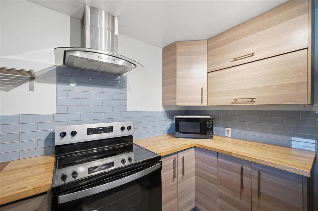 For Sale: $355,000 (3 beds, 2 baths, 1584 Square Feet)