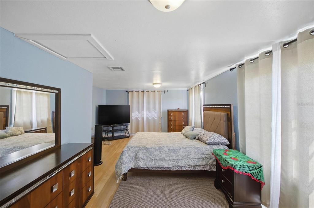 For Sale: $355,000 (3 beds, 2 baths, 1584 Square Feet)
