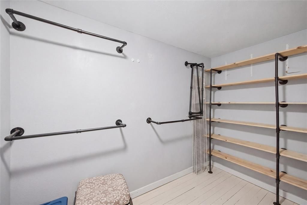 For Sale: $355,000 (3 beds, 2 baths, 1584 Square Feet)