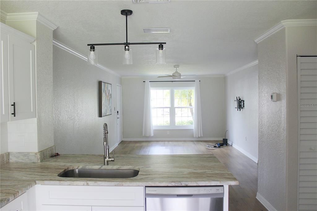For Sale: $186,750 (1 beds, 2 baths, 1025 Square Feet)