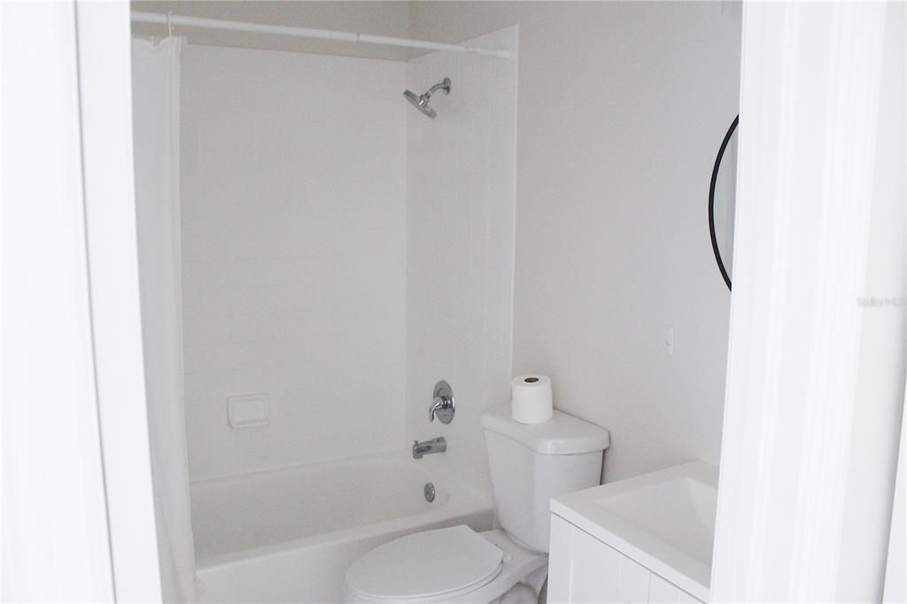 For Sale: $186,750 (1 beds, 2 baths, 1025 Square Feet)
