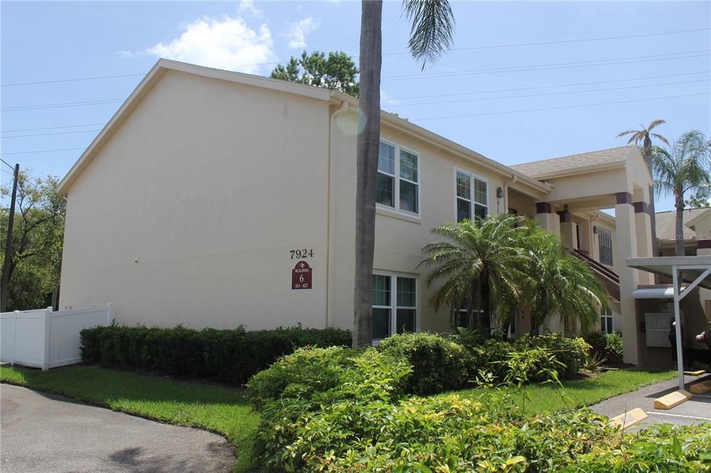 For Sale: $186,750 (1 beds, 2 baths, 1025 Square Feet)