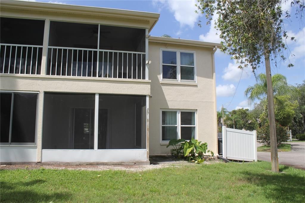 For Sale: $186,750 (1 beds, 2 baths, 1025 Square Feet)