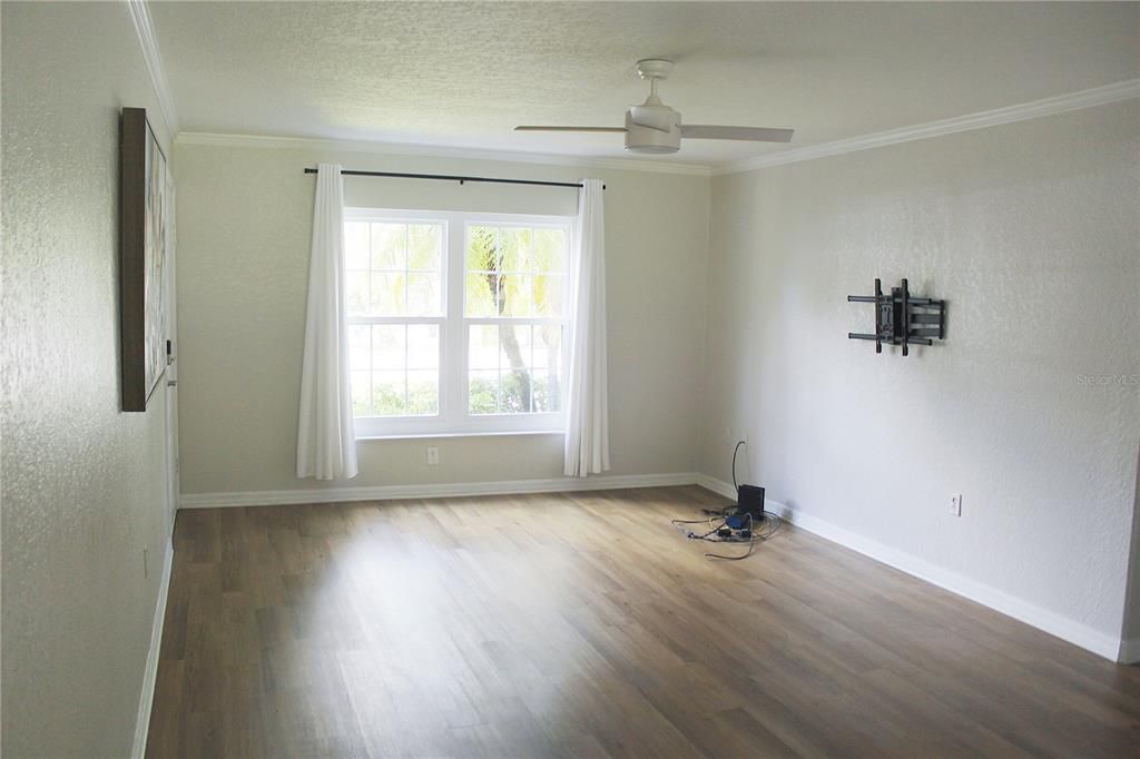 For Sale: $186,750 (1 beds, 2 baths, 1025 Square Feet)