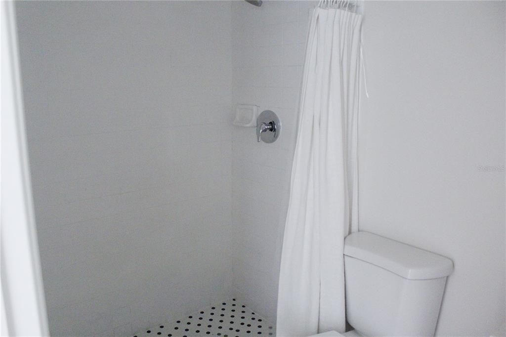 For Sale: $186,750 (1 beds, 2 baths, 1025 Square Feet)