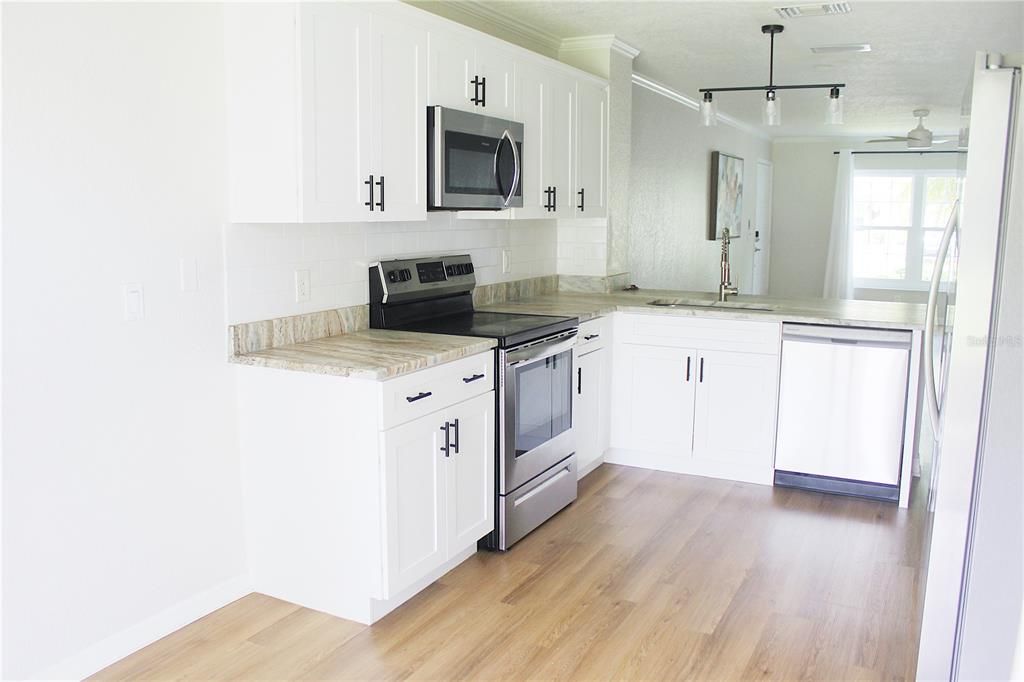 For Sale: $186,750 (1 beds, 2 baths, 1025 Square Feet)