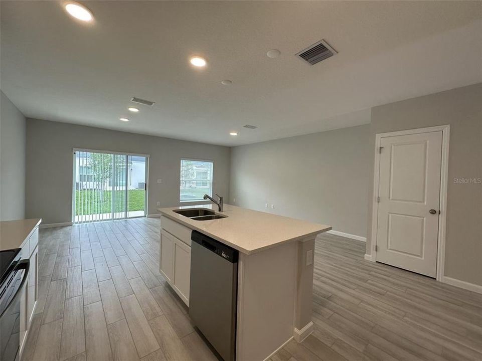 For Rent: $2,399 (3 beds, 2 baths, 1654 Square Feet)