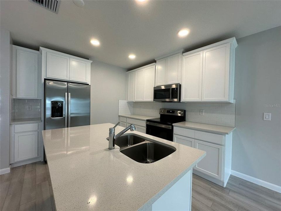 For Rent: $2,399 (3 beds, 2 baths, 1654 Square Feet)