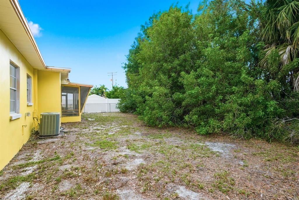 For Rent: $2,700 (3 beds, 1 baths, 1351 Square Feet)