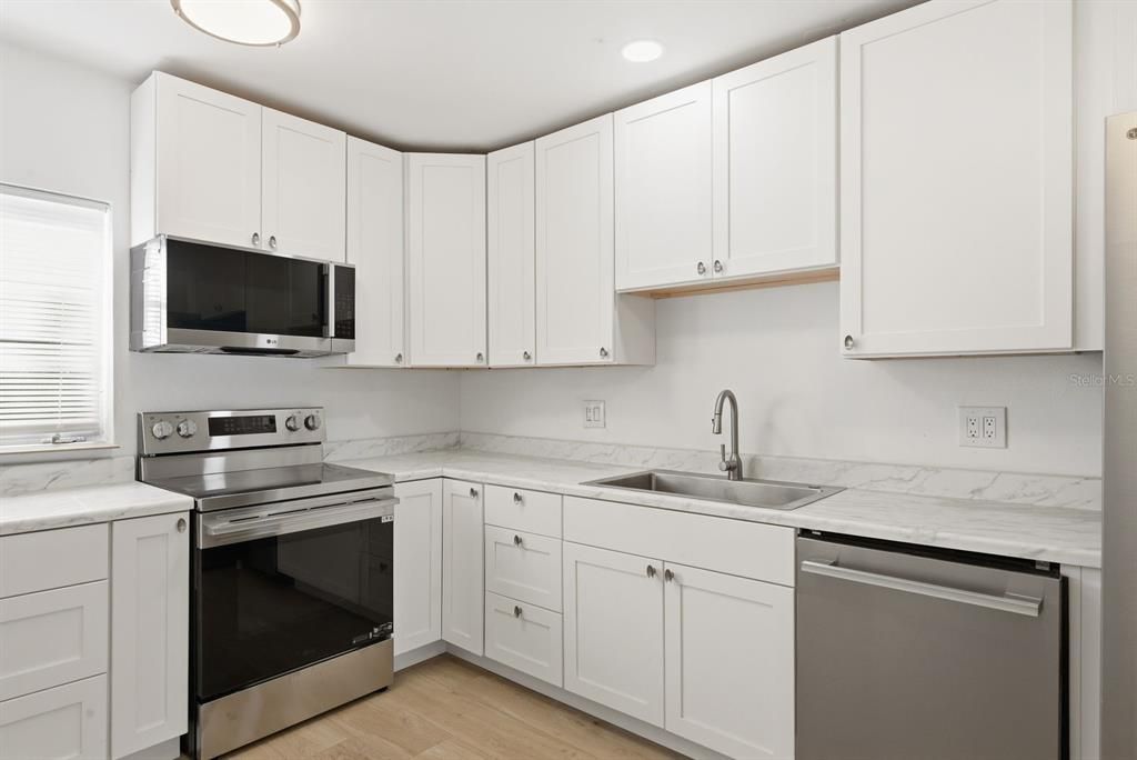 For Rent: $2,700 (3 beds, 1 baths, 1351 Square Feet)