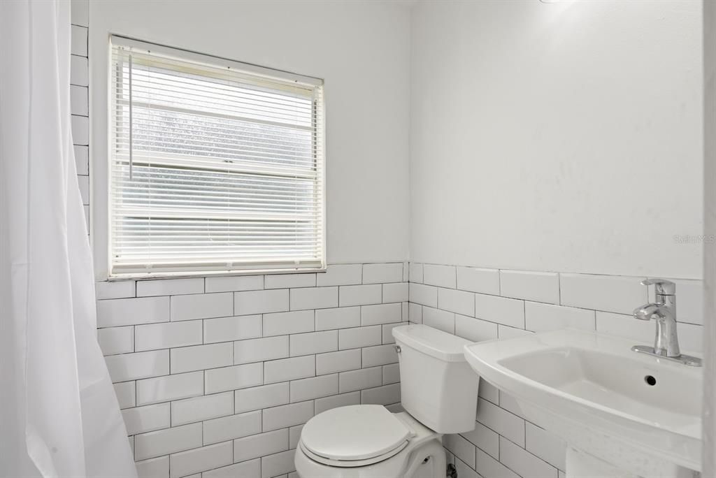 For Rent: $2,700 (3 beds, 1 baths, 1351 Square Feet)