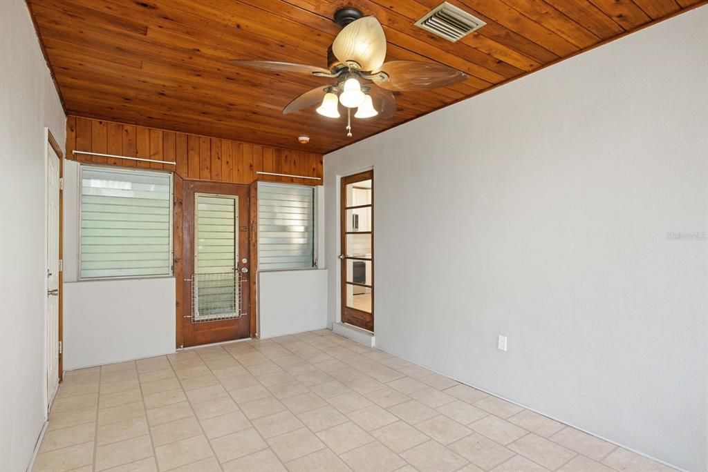For Rent: $2,700 (3 beds, 1 baths, 1351 Square Feet)