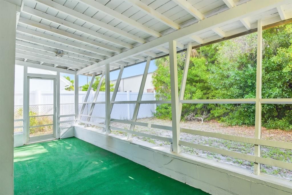 For Rent: $2,700 (3 beds, 1 baths, 1351 Square Feet)