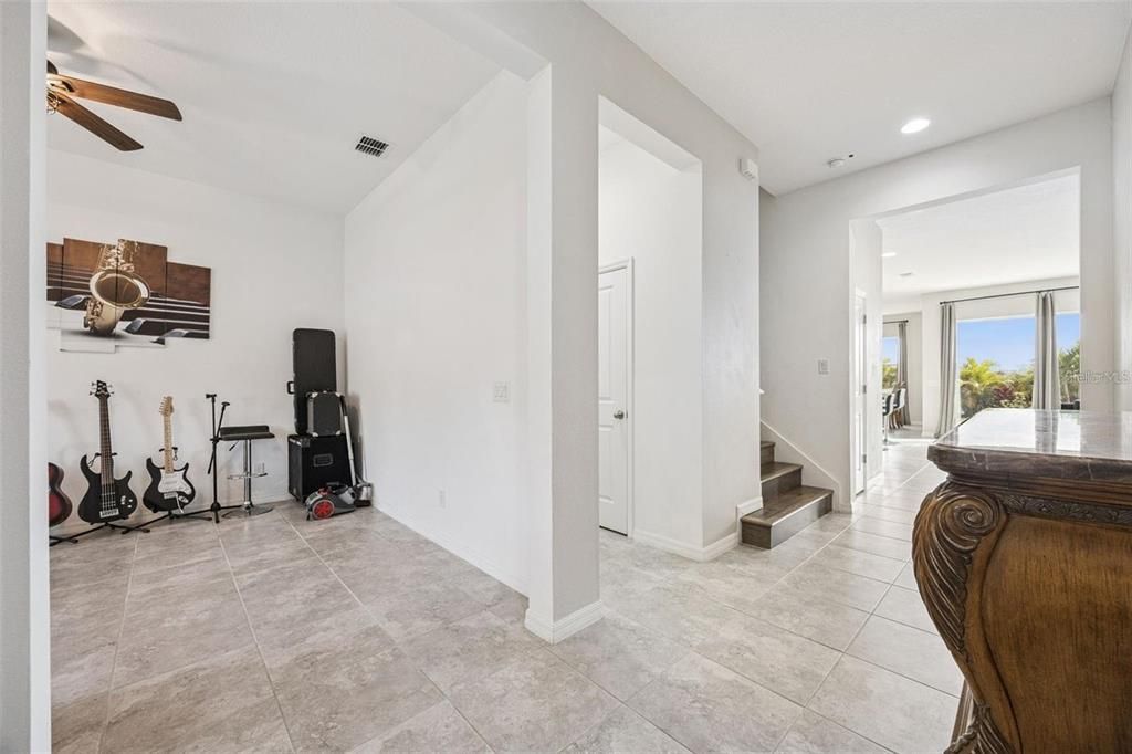For Sale: $490,000 (4 beds, 3 baths, 2963 Square Feet)