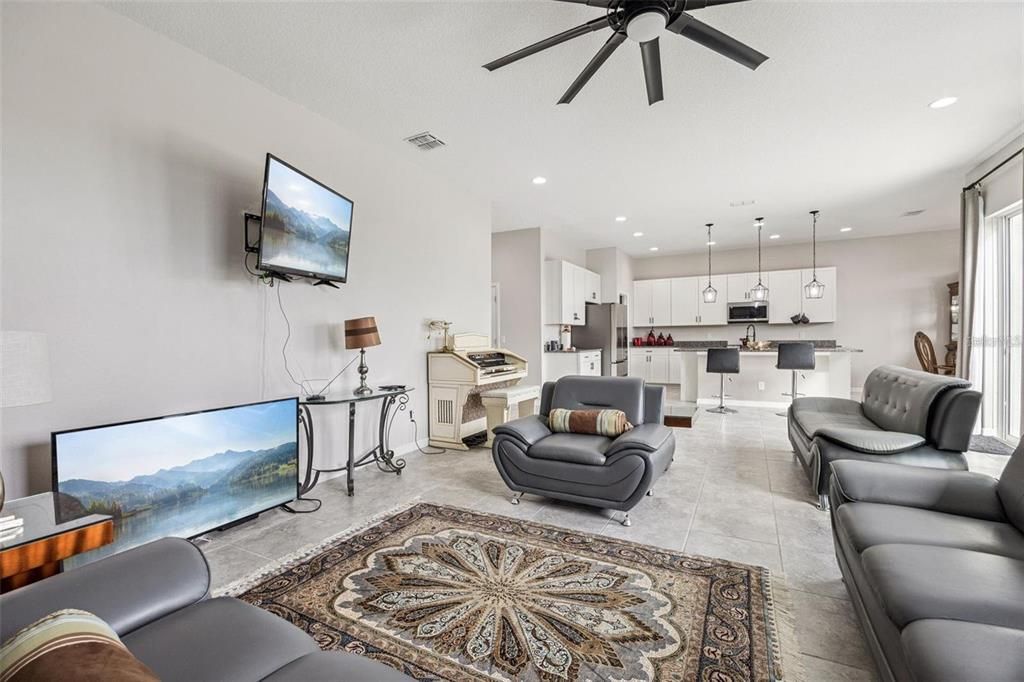 For Sale: $490,000 (4 beds, 3 baths, 2963 Square Feet)