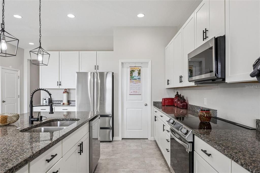 For Sale: $490,000 (4 beds, 3 baths, 2963 Square Feet)