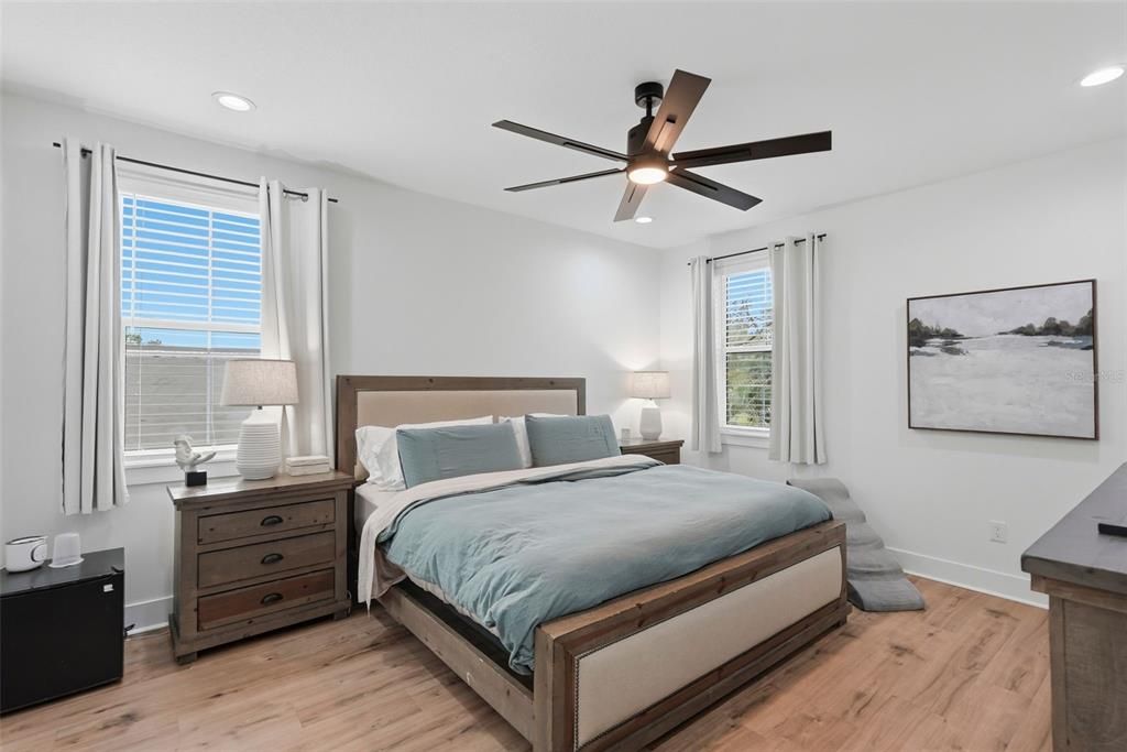 待售: $1,100,000 (5 贝兹, 3 浴室, 2804 平方英尺)