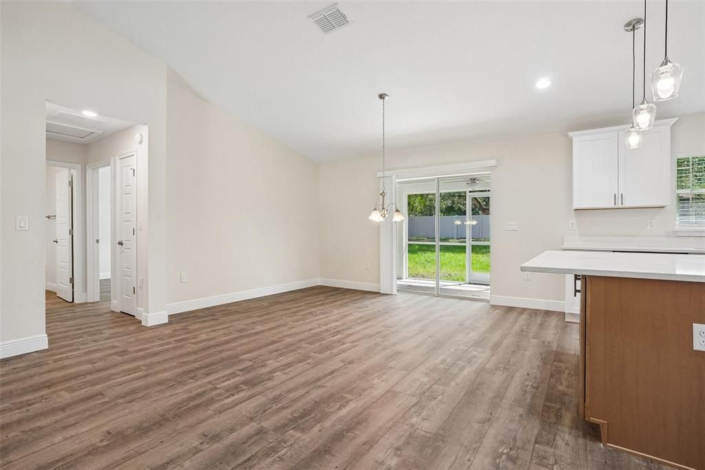 For Sale: $399,900 (4 beds, 2 baths, 1751 Square Feet)