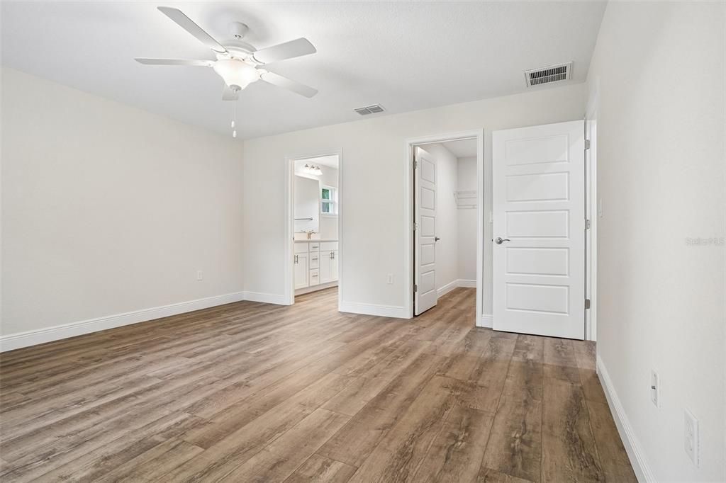 For Sale: $399,900 (4 beds, 2 baths, 1751 Square Feet)