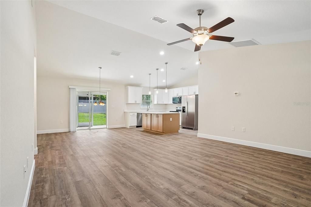 For Sale: $399,900 (4 beds, 2 baths, 1751 Square Feet)