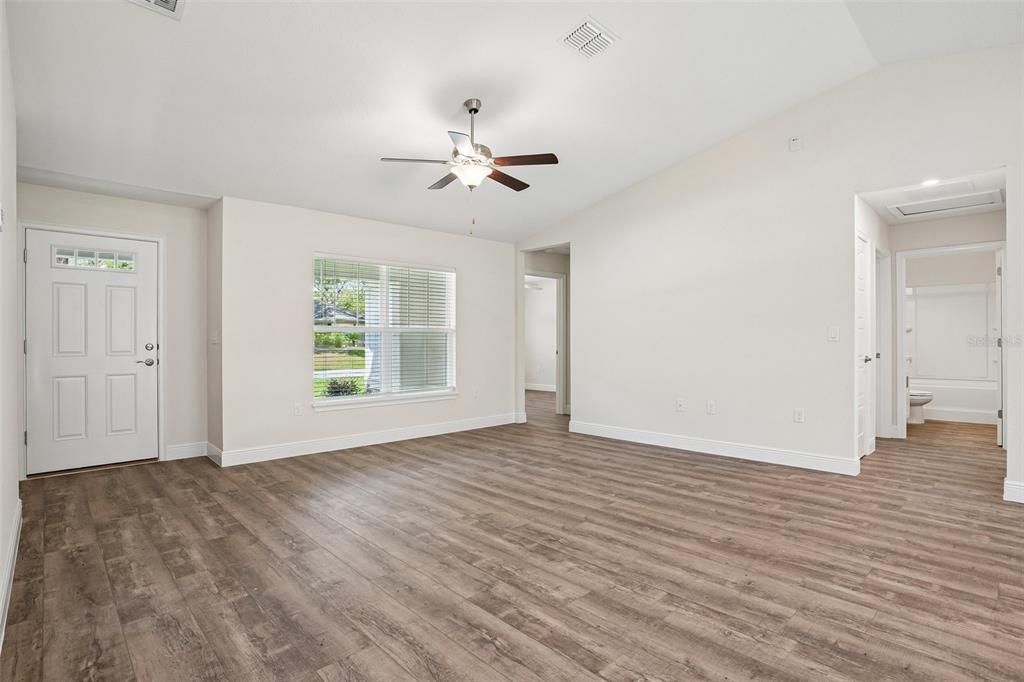 For Sale: $399,900 (4 beds, 2 baths, 1751 Square Feet)