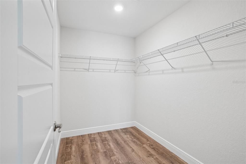 For Sale: $399,900 (4 beds, 2 baths, 1751 Square Feet)