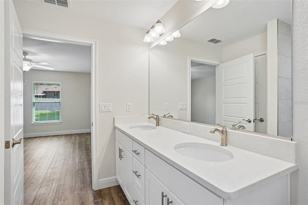 For Sale: $399,900 (4 beds, 2 baths, 1751 Square Feet)
