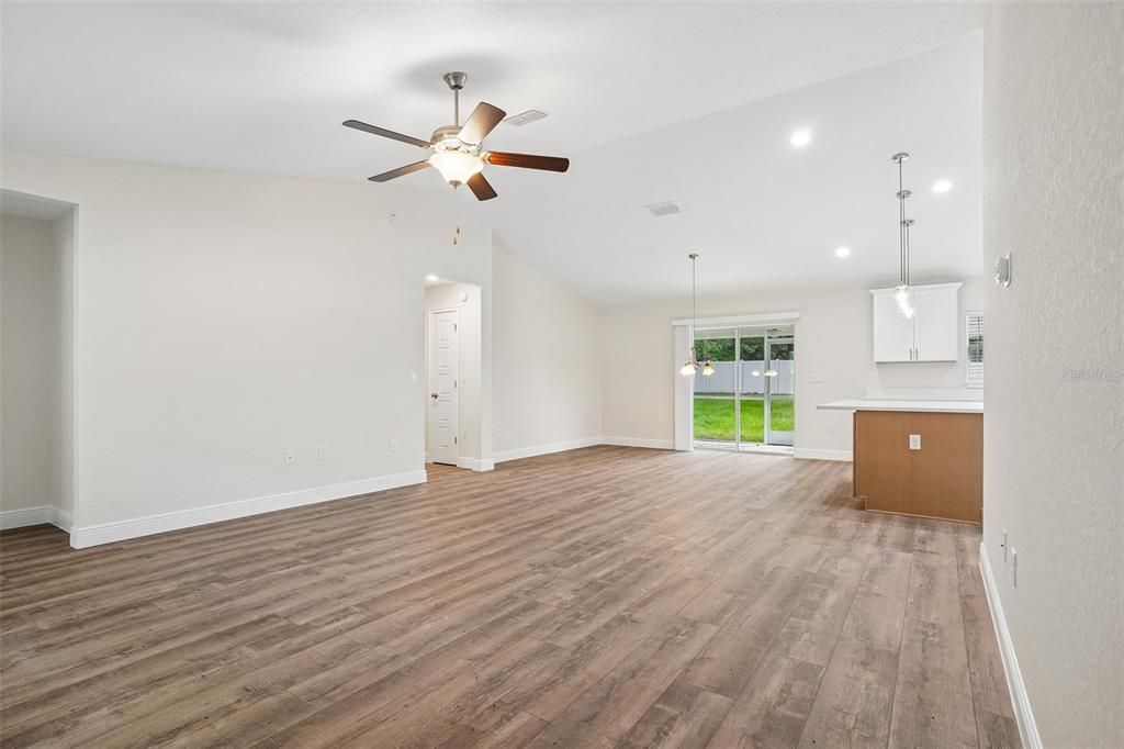 For Sale: $399,900 (4 beds, 2 baths, 1751 Square Feet)