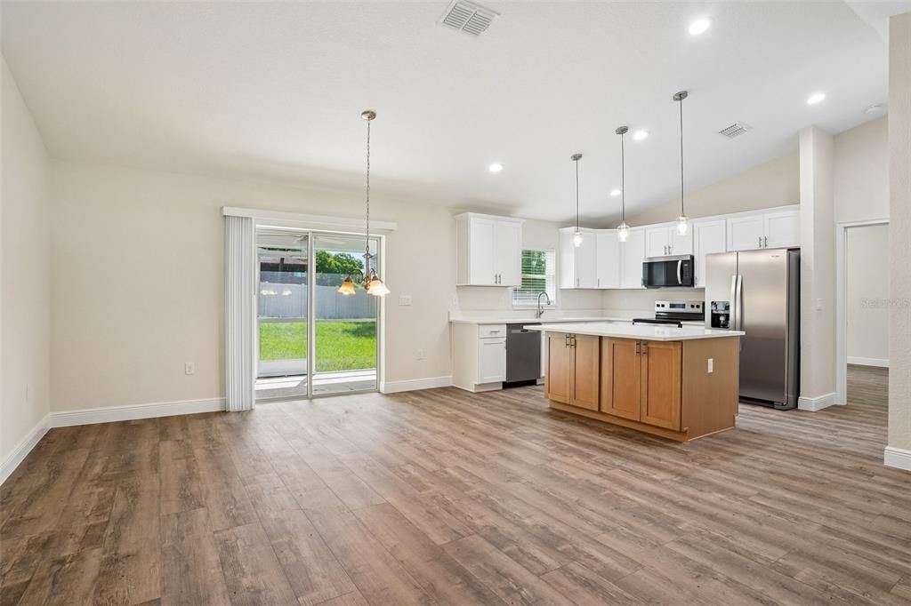 For Sale: $399,900 (4 beds, 2 baths, 1751 Square Feet)