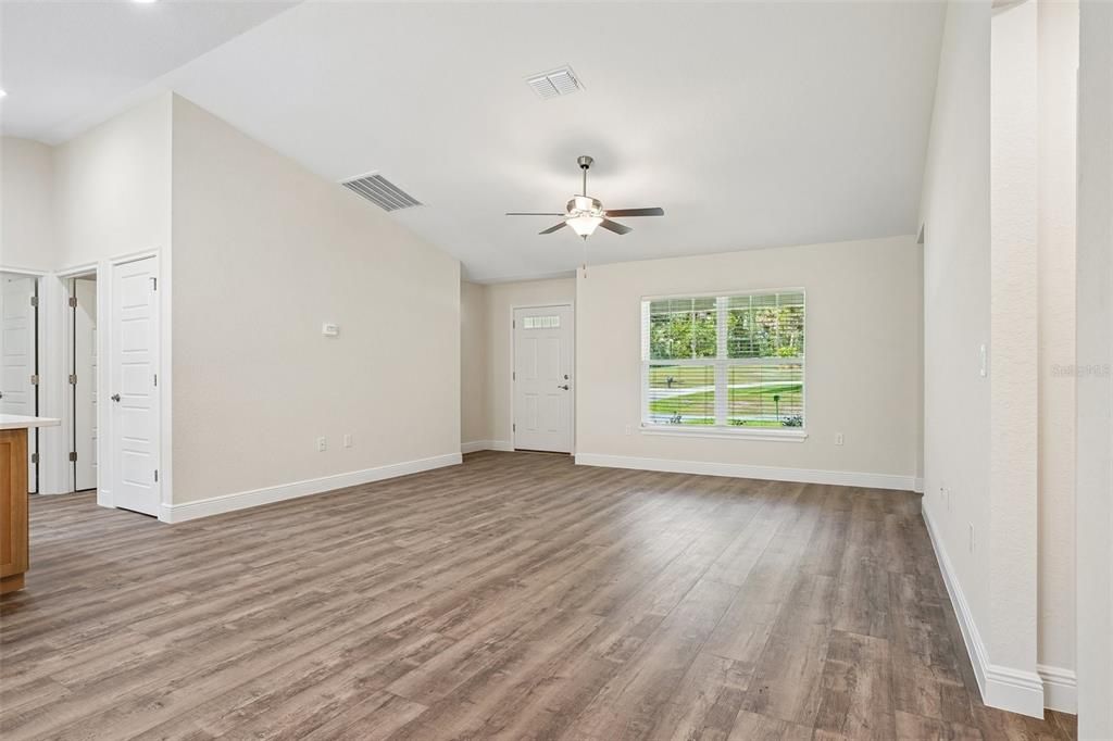 For Sale: $399,900 (4 beds, 2 baths, 1751 Square Feet)