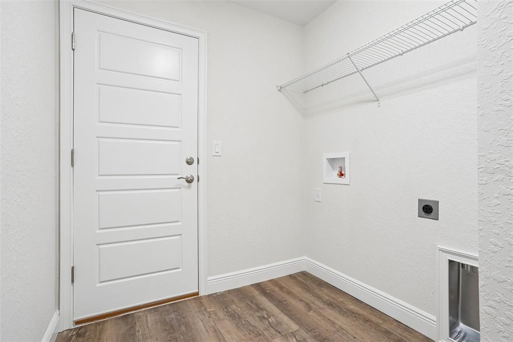 For Sale: $399,900 (4 beds, 2 baths, 1751 Square Feet)