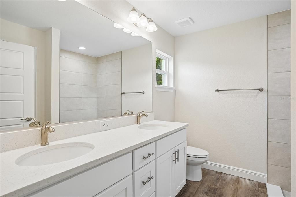 For Sale: $399,900 (4 beds, 2 baths, 1751 Square Feet)