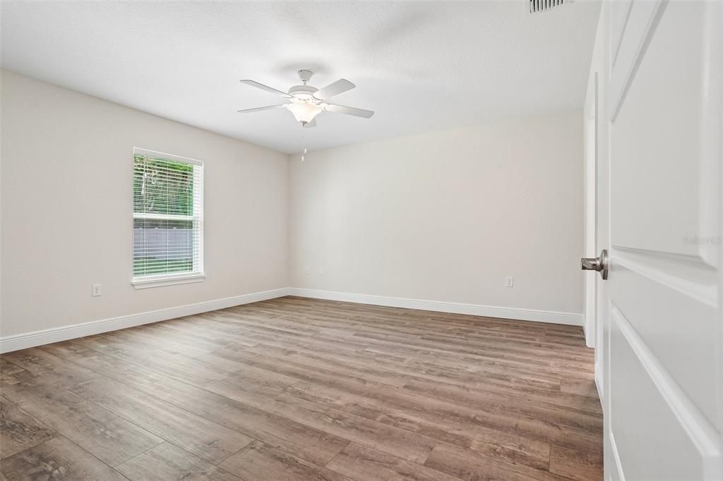For Sale: $399,900 (4 beds, 2 baths, 1751 Square Feet)