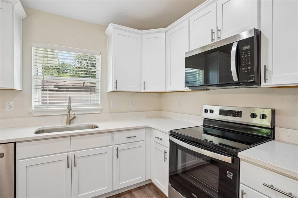 For Sale: $399,900 (4 beds, 2 baths, 1751 Square Feet)