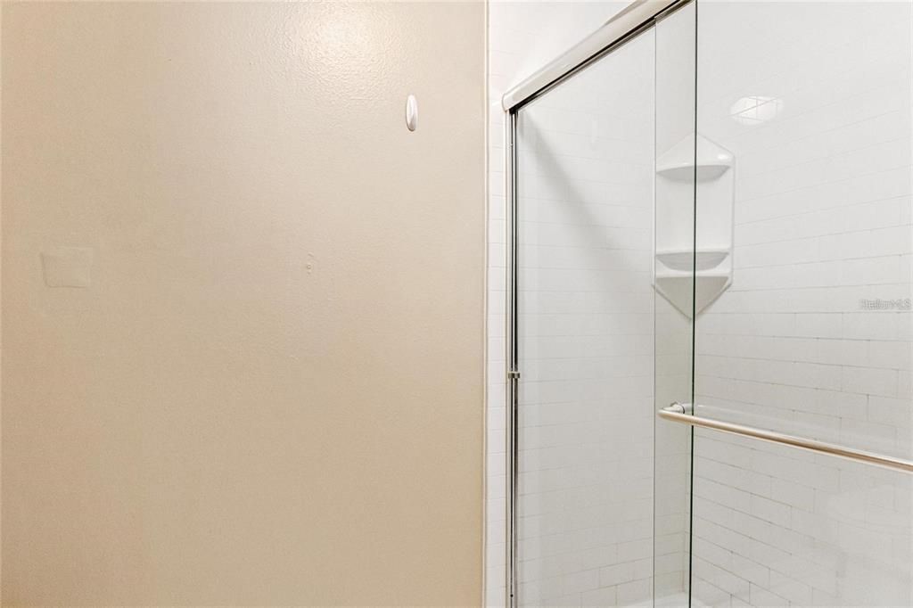 Active With Contract: $2,390 (1 beds, 1 baths, 784 Square Feet)