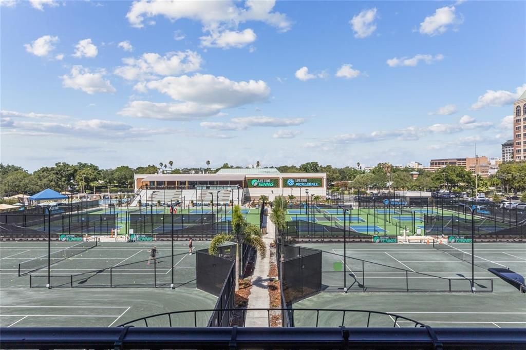 Active With Contract: $2,390 (1 beds, 1 baths, 784 Square Feet)