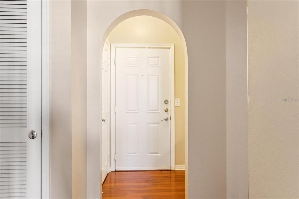 Active With Contract: $2,390 (1 beds, 1 baths, 784 Square Feet)