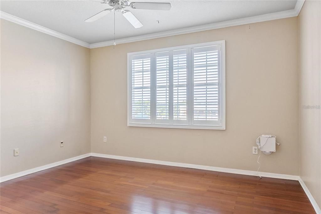 Active With Contract: $2,390 (1 beds, 1 baths, 784 Square Feet)