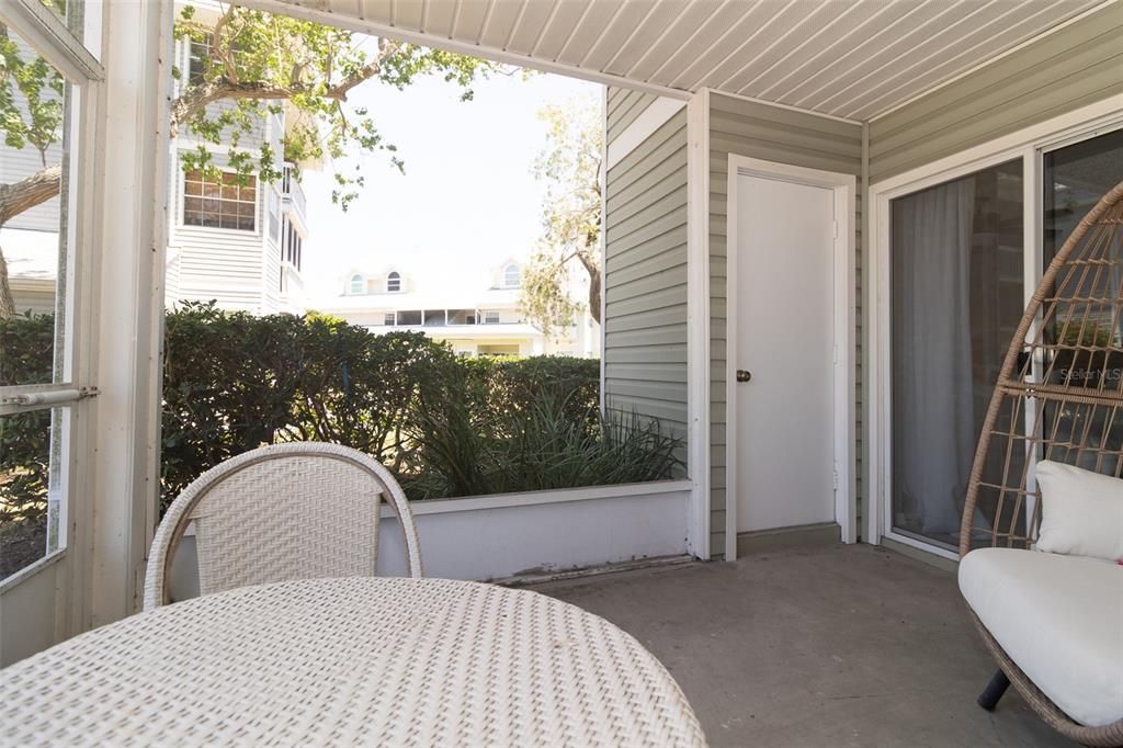 For Sale: $225,000 (2 beds, 2 baths, 1000 Square Feet)