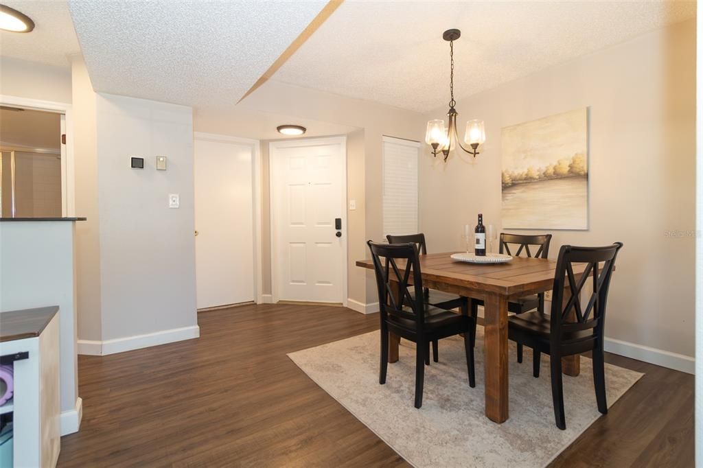 For Sale: $225,000 (2 beds, 2 baths, 1000 Square Feet)