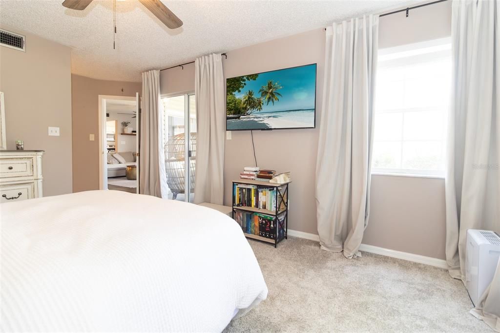 For Sale: $225,000 (2 beds, 2 baths, 1000 Square Feet)