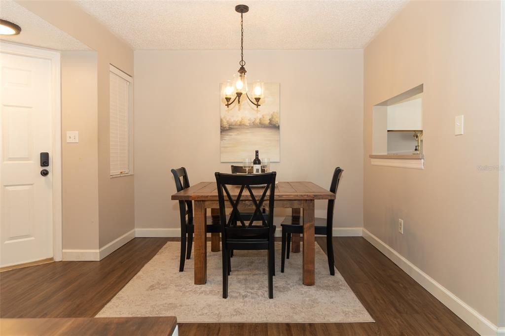For Sale: $225,000 (2 beds, 2 baths, 1000 Square Feet)