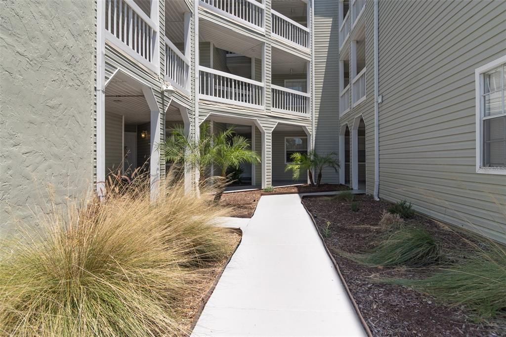 For Sale: $225,000 (2 beds, 2 baths, 1000 Square Feet)